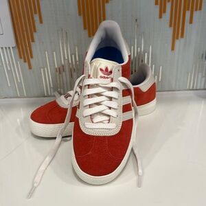 A Pair of Adidas Gazelle Adv Sneakers US Men 6/ Wmn 7